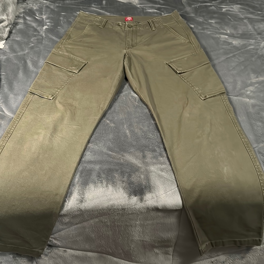 $35- Levi’s cargo pants size 30x32